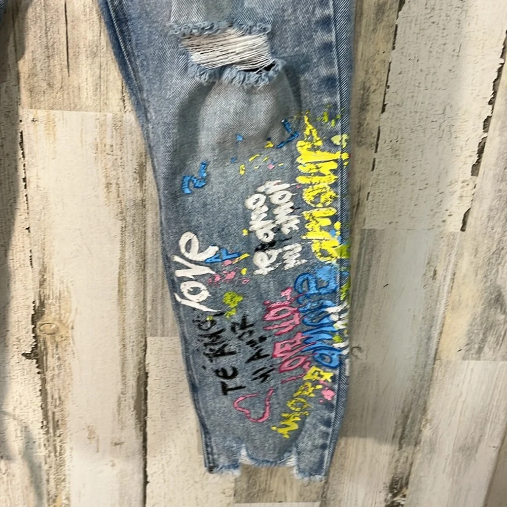 Tinseltown Mom Jeans Womens Size 7 Light Blue Graffiti Painted Leg Detail Pants - Picture 8 of 9